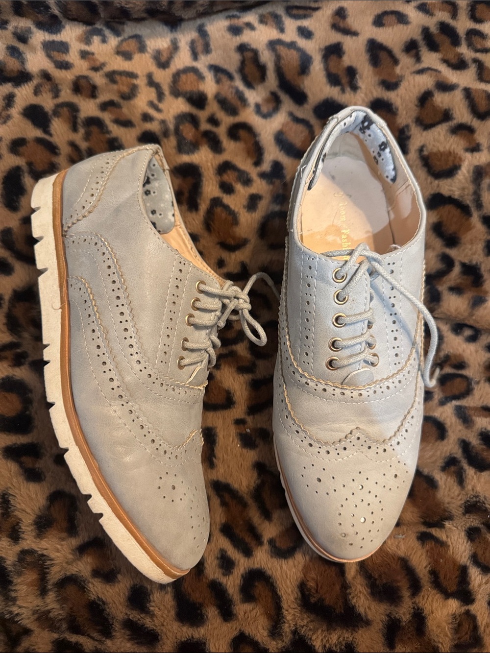 Men's Light Gray Wingtip Oxford Lace-Up Shoes